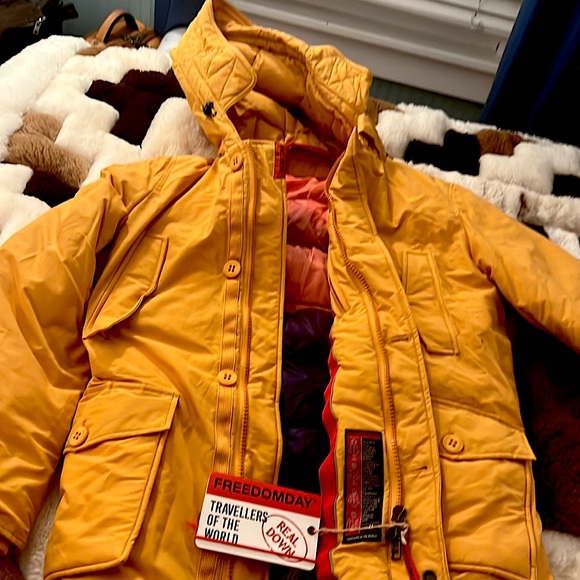 FREEDOMDAY yellow jacket never used